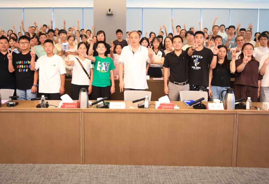 赢博家庭开放日 —— 一场充满欢笑与感动的“探秘”之旅！